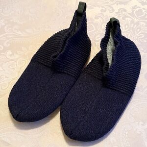 Bombas Men’s Gripper Slipper Size Medium Navy and Green